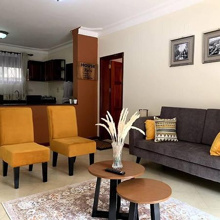 Cozy 2-Bedroom Apartment Within City Limits. Кампала Экстерьер фото